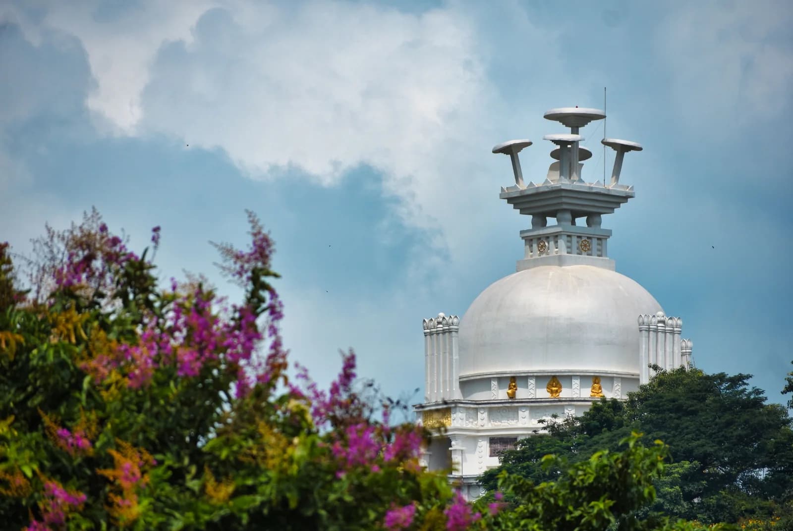 Agartala, Neermahal & Unakoti Tour Package – 4 Nights / 5 Days family package to Tripura