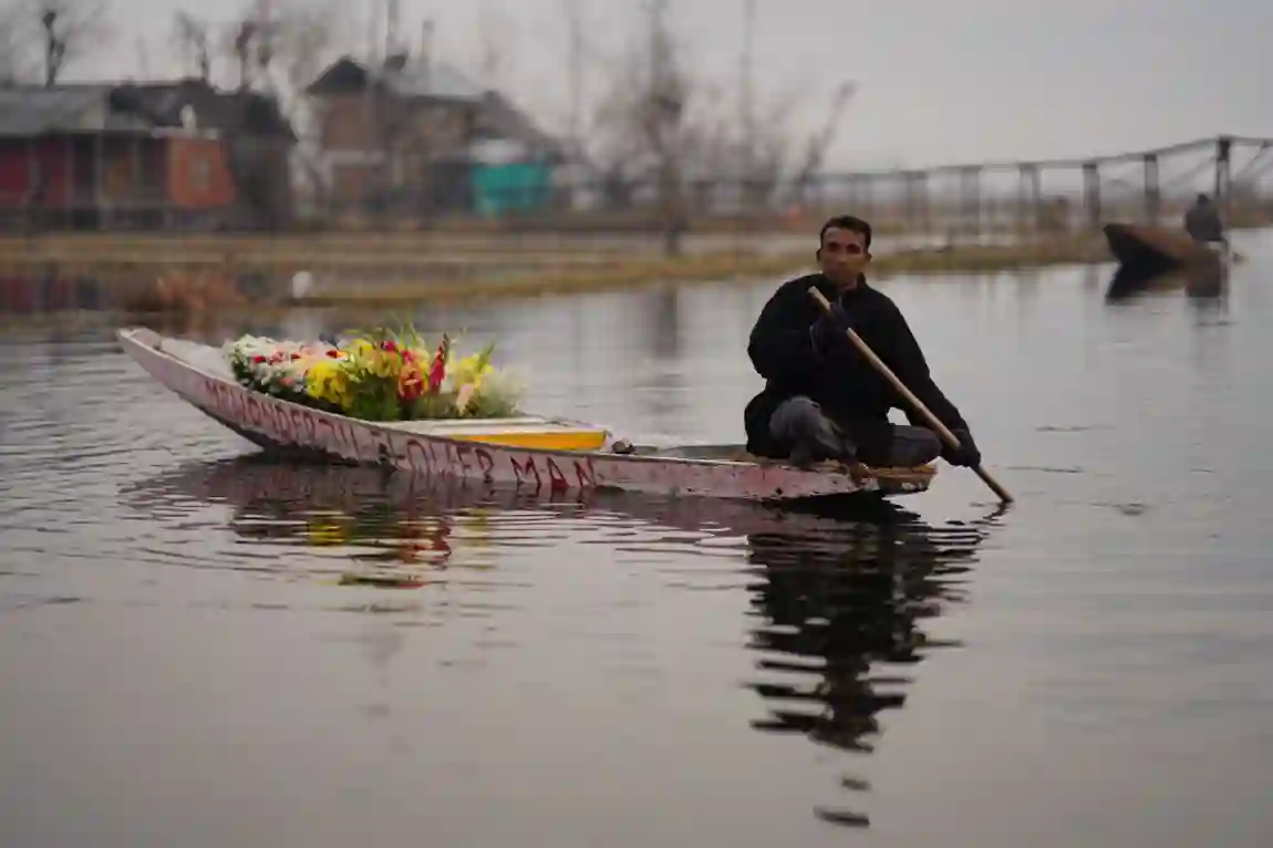 Kashmir Honeymoon Package – 5 Nights / 6 Days honeymoon package to Jammu & Kashmir