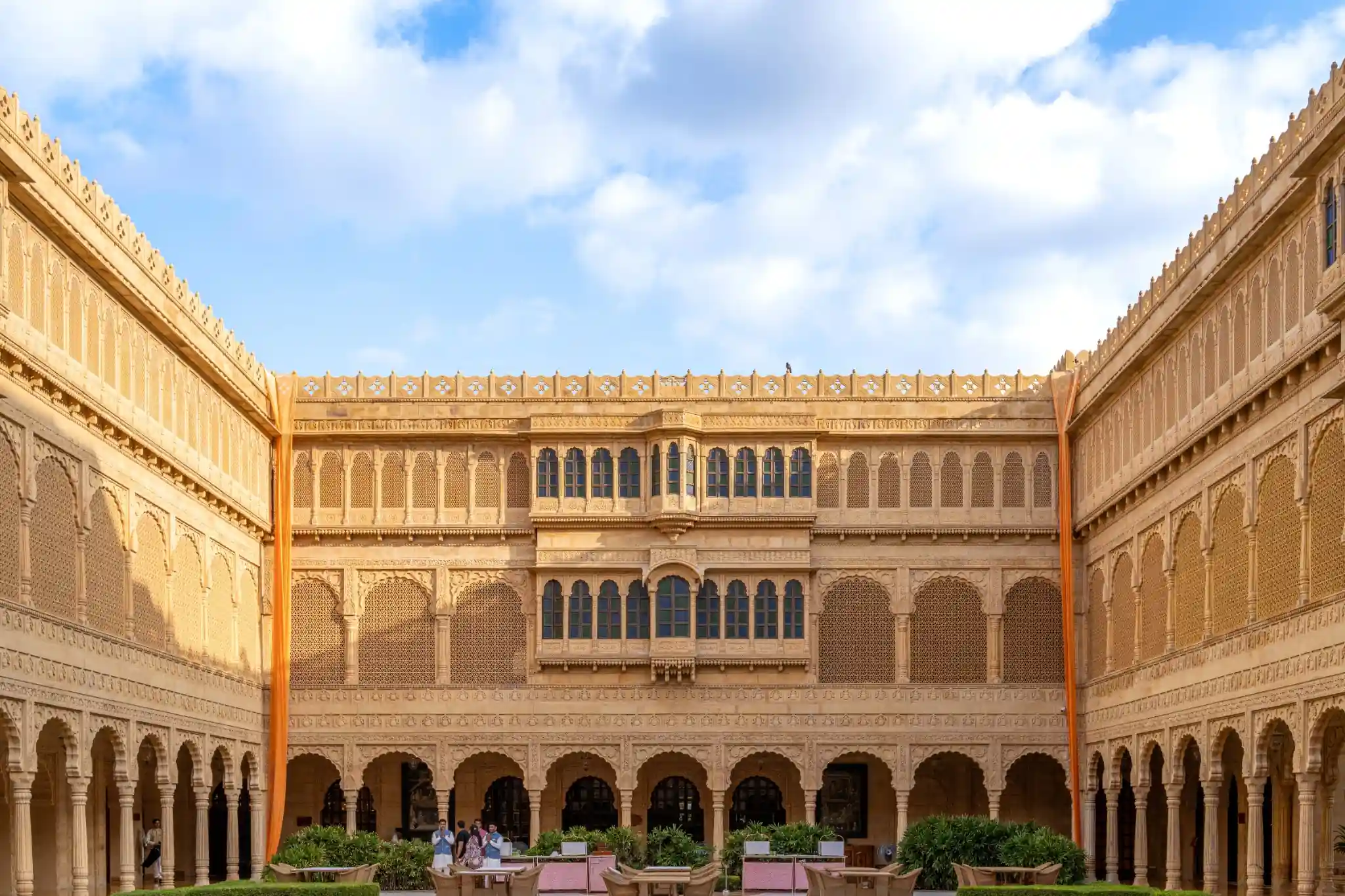 Royal Rajasthan Luxury Tour – 9 Nights / 10 Days luxury package to Rajasthan